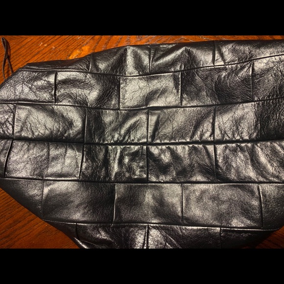 🌺SOLD 🌺Chanel glazed leather shoulder tote - Picture 8 of 11